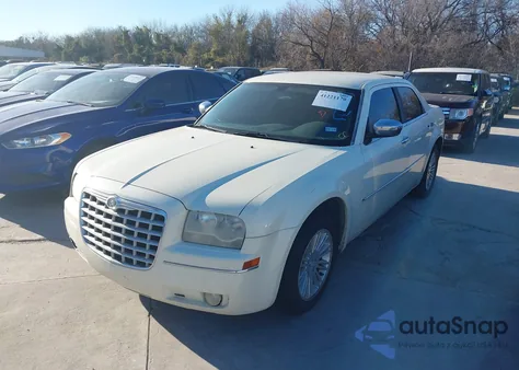 2010 Chrysler 300 Touring z USA, uszkodzony, nr VIN 2C3CA4CD4AH213499